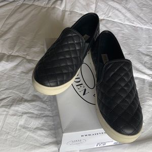 Steve Madden diamond pattern sneaker